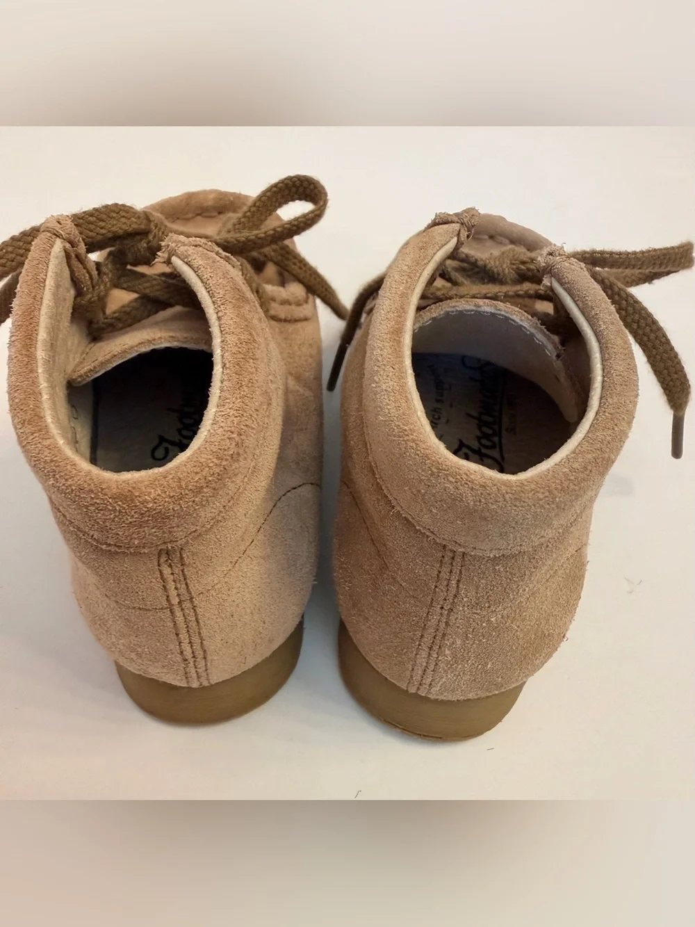 Footmates Wally 9104 in Dirty Buck Suede, Little Kid’s 9.5. Leather Moc Lace Up.